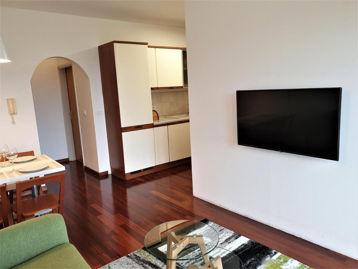 Apartments Aurora Near Beach 梅杜林 外观 照片